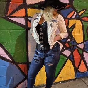 Meet your Posher, Regan